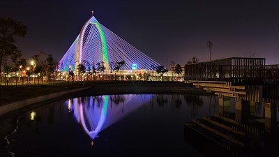 照亮台中夜空　水湳斜張橋燈光璀璨